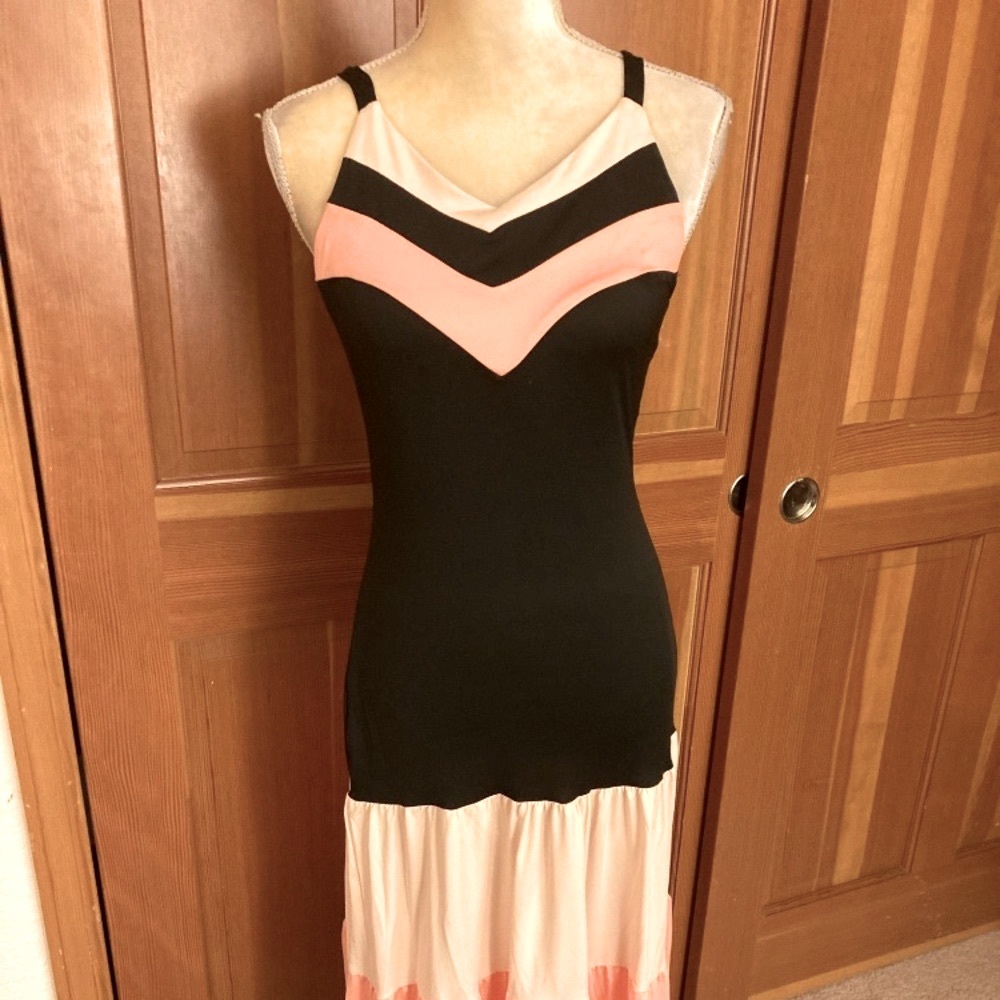 Nwt, Lavishly Paris Silhouette Enhancing Women’s Color Block SunDress